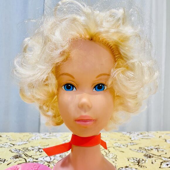 Vintage 1970s Barbie Beauty Center VTG Barbie 70s Original Barbie & Accessories - Picture 4 of 16